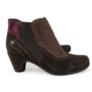 Earthies Genoa Suede Ankle Booties Brown Burgundy Size 7.5 Comfort Heel
